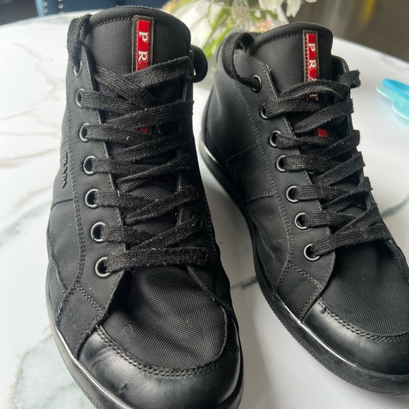 Used Men shoes, fits 10.5 men. Some wear and tare but overall good condition. - Picture 4 of 4